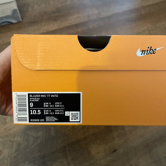 Nike Blazers - Picture 2 of 2